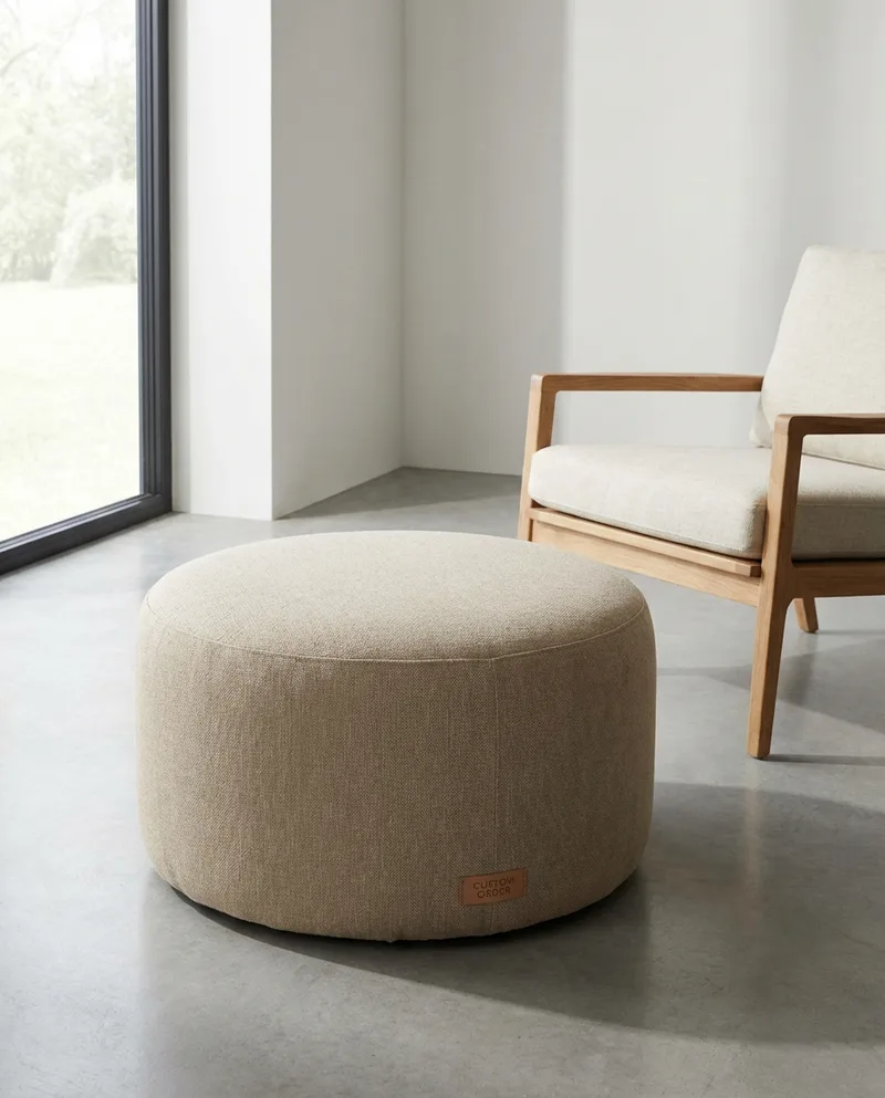 Пуф с обивкой